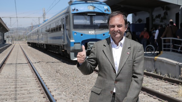 Subsecretario Dom铆nguez presentando el servicio de trenes hasta San Fernando