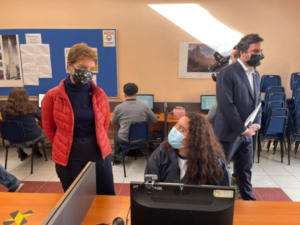 Más de 290 mil estudiantes de la región del BiobÃo contarán con acceso internet gratuito de alta velocidad